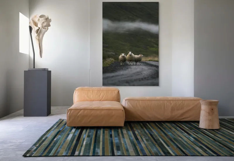 Tablou Canvas, "Oile rătăcite pe drumul întunecat", Oi, Drum, Nor, Verdeață, Natură, Coline, Trio, Peisaj., 100 x 150 cm – poza 7