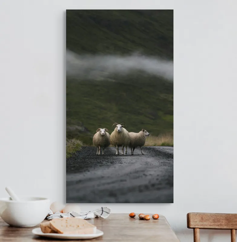 Tablou Canvas, "Oile rătăcite pe drumul întunecat", Oi, Drum, Nor, Verdeață, Natură, Coline, Trio, Peisaj., 50 x 90 cm – poza 3