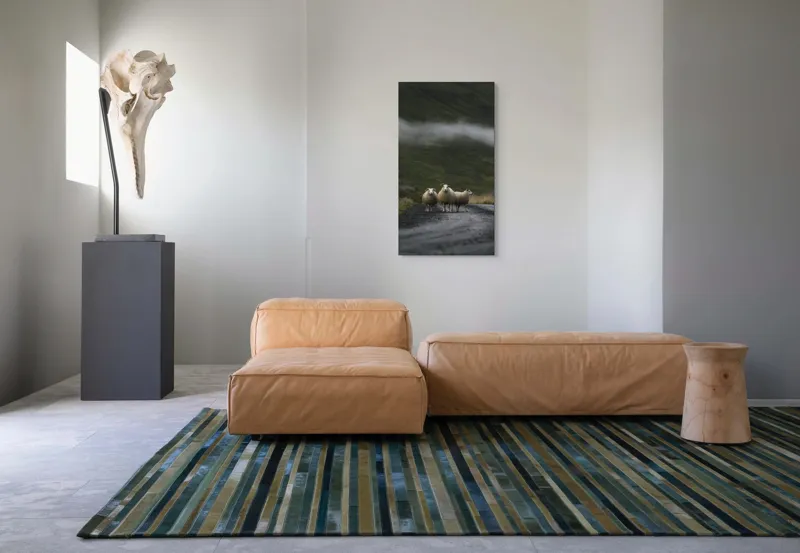 Tablou Canvas, "Oile rătăcite pe drumul întunecat", Oi, Drum, Nor, Verdeață, Natură, Coline, Trio, Peisaj., 50 x 90 cm – poza 5
