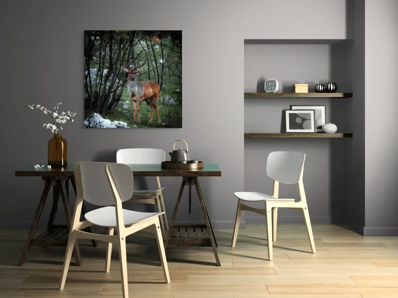 Tablou Canvas, "Cerbul singuratic în desișul pădurii", Mist, Ramuri, Cerb, Privire, Blană, Natură, Pădure, Verdeață, Tranquilitate, Frumusețe., 100 x 100 cm – poza 6