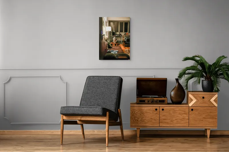 Tablou Canvas, "Motan pe canapea într-o seară liniștită", Pisică, Canapea, Lumină, Fereastră, Birou, Lampă, Obiecte, Pardoseală, Perne, Blaturi, 50 x 70 cm – poza 8
