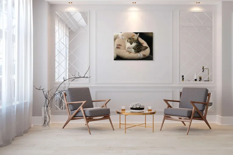 Tablou Canvas, "Pisica odihnindu-se pe perna iepurașului", Pisică, Pernă, Relaxare, Iepurași, Blană, Ochi Verzi, Odihnă, Drăgălaș., 100 x 70 cm – poza 5