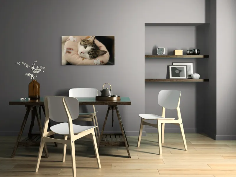 Tablou Canvas, "Pisica odihnindu-se pe perna iepurașului", Pisică, Pernă, Relaxare, Iepurași, Blană, Ochi Verzi, Odihnă, Drăgălaș., 90 x 50 cm – poza 3