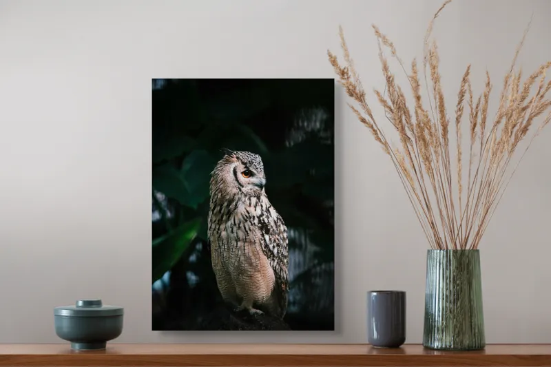 Tablou Canvas, "Bufnița în lumina amurgului pădurii", Bufniță, Penaj, Noapte, Pene, Ochii, Privește, Mister, Natură, Pădure, Răpitor, Silentiozitate, 39 x 54 cm – poza 3