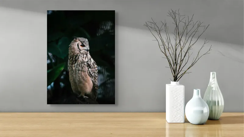 Tablou Canvas, "Bufnița în lumina amurgului pădurii", Bufniță, Penaj, Noapte, Pene, Ochii, Privește, Mister, Natură, Pădure, Răpitor, Silentiozitate, 39 x 54 cm – poza 4