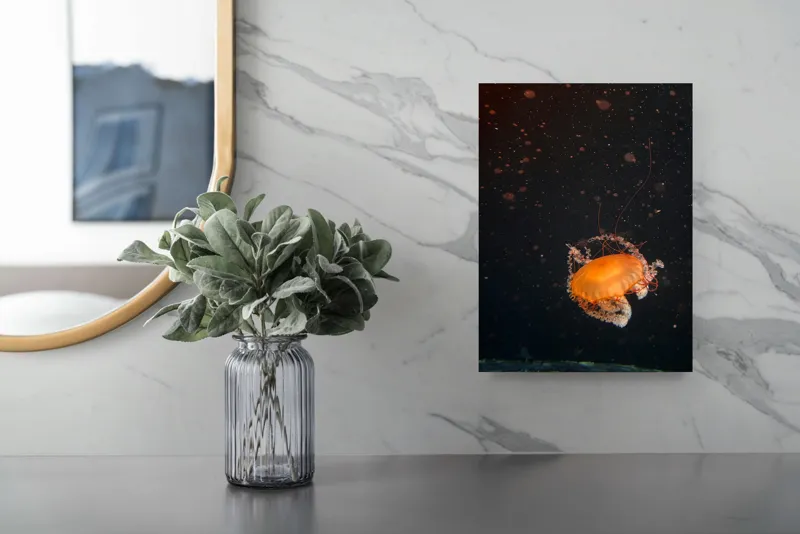 Tablou Canvas, "Meduză dansând în adâncuri misterioase", Meduză, Lumină, Ocean, Mister, Frumusețe, Grație, Plutire, 26 x 39 cm – poza 4