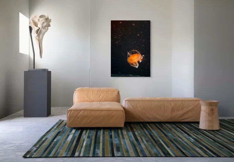 Tablou Canvas, "Meduză dansând în adâncuri misterioase", Meduză, Lumină, Ocean, Mister, Frumusețe, Grație, Plutire, 70 x 100 cm – poza 7