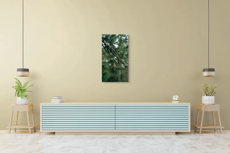 Tablou Canvas, "Pasărea ascunsă printre ramuri verzi", Pasăre, Ramură, Frunze, Verde, Natură, Pădure, Pini, Liniște, Calm, Echilibru, 50 x 90 cm – poza 6