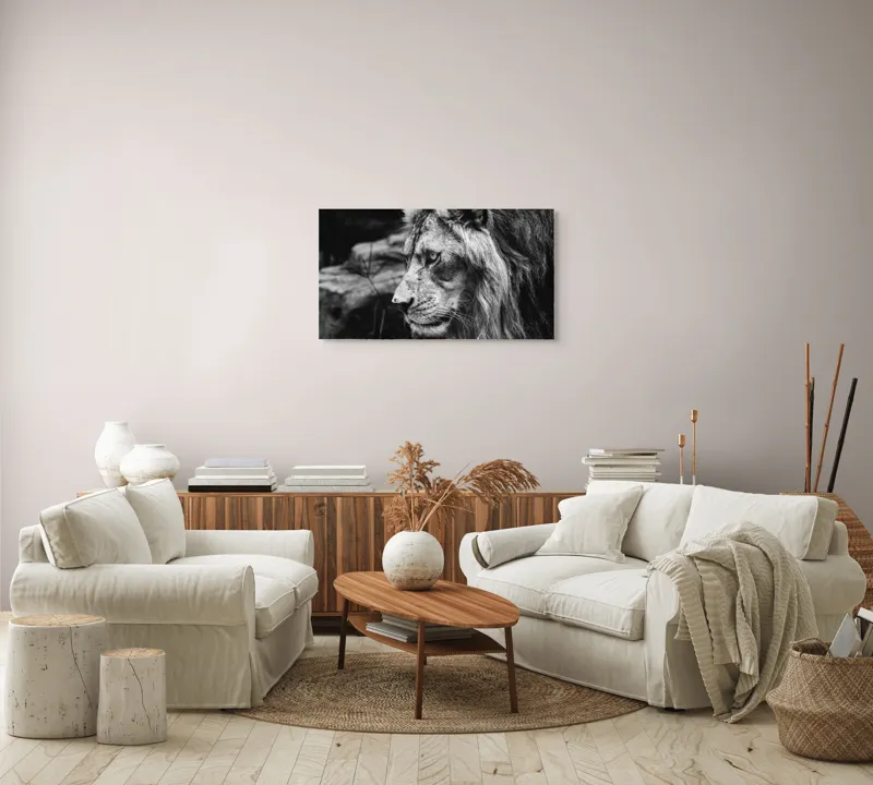Tablou Canvas, "Regele savanei în contemplație tăcută", Leu, Putere, Mândrie, Regal, Tărie, Natură, Sălbăticie, Viziune, 90 x 50 cm – poza 4