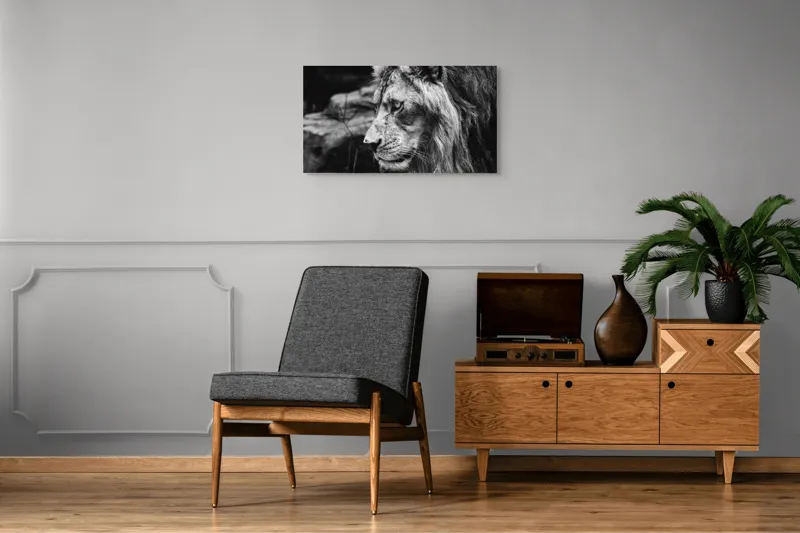 Tablou Canvas, "Regele savanei în contemplație tăcută", Leu, Putere, Mândrie, Regal, Tărie, Natură, Sălbăticie, Viziune, 90 x 50 cm – poza 6