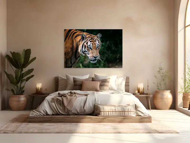 Tablou Canvas, "Tigrul în umbra junglei verzi", Tigru, Privire, Pădure, Puternic, Feline, Blană, Verde, Misterios, 150 x 100 cm – poza 4