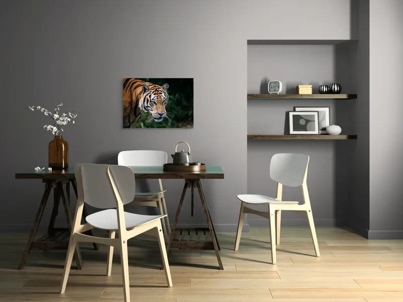 Tablou Canvas, "Tigrul în umbra junglei verzi", Tigru, Privire, Pădure, Puternic, Feline, Blană, Verde, Misterios, 70 x 50 cm – poza 5
