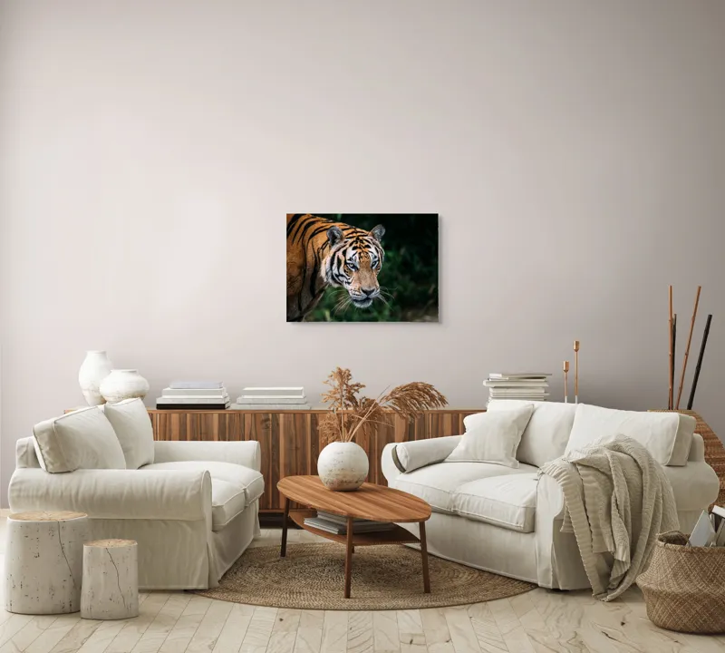 Tablou Canvas, "Tigrul în umbra junglei verzi", Tigru, Privire, Pădure, Puternic, Feline, Blană, Verde, Misterios, 70 x 50 cm – poza 6