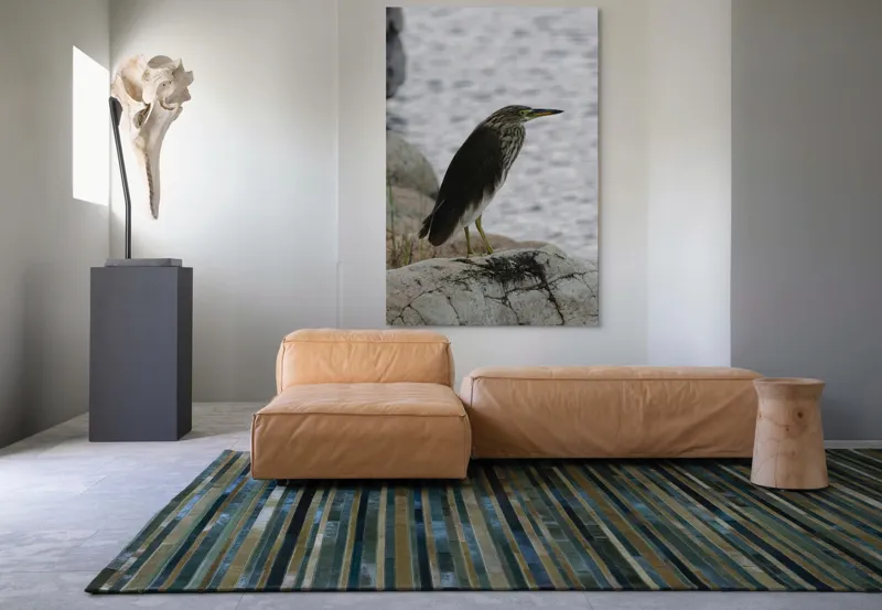 Tablou Canvas, "Pasărea contemplativă pe malul apei", Elegant, Observator, Singuratic, Pene, Apă, Stânci, Vigilent, Natură, Fragil, Sălbatic., 100 x 150 cm – poza 7