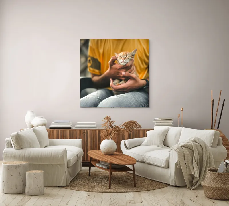 Tablou Canvas, "Pisoi torcând în brațe ocrotitoare", Pisoi, Alintat, Relaxat, Adorabil, Portocaliu, Mângâiere, Liniște, Blândete, 100 x 100 cm – poza 3