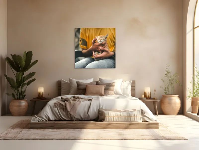 Tablou Canvas, "Pisoi torcând în brațe ocrotitoare", Pisoi, Alintat, Relaxat, Adorabil, Portocaliu, Mângâiere, Liniște, Blândete, 100 x 100 cm – poza 4