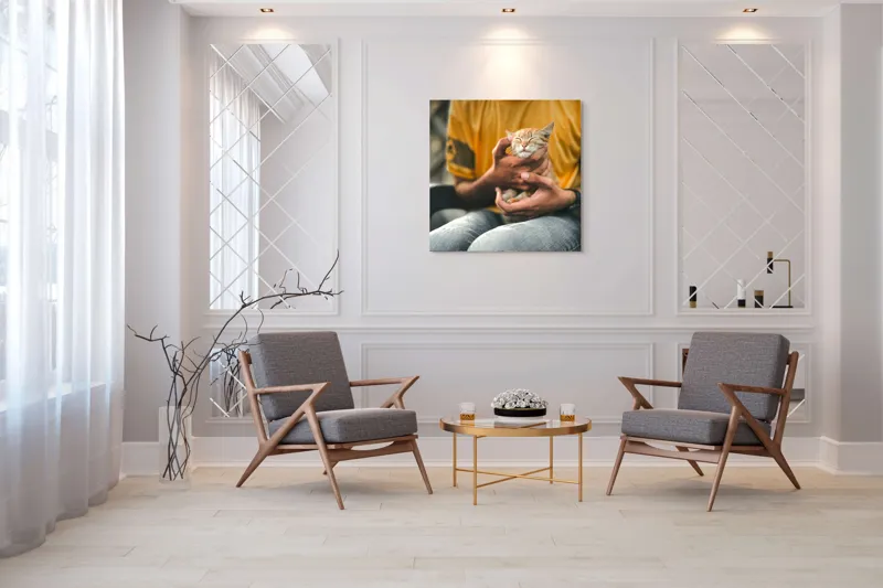 Tablou Canvas, "Pisoi torcând în brațe ocrotitoare", Pisoi, Alintat, Relaxat, Adorabil, Portocaliu, Mângâiere, Liniște, Blândete, 100 x 100 cm – poza 7
