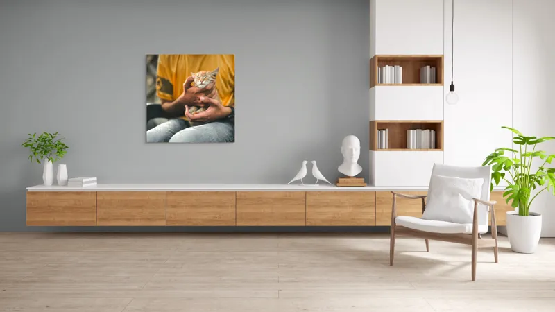 Tablou Canvas, "Pisoi torcând în brațe ocrotitoare", Pisoi, Alintat, Relaxat, Adorabil, Portocaliu, Mângâiere, Liniște, Blândete, 100 x 100 cm – poza 8