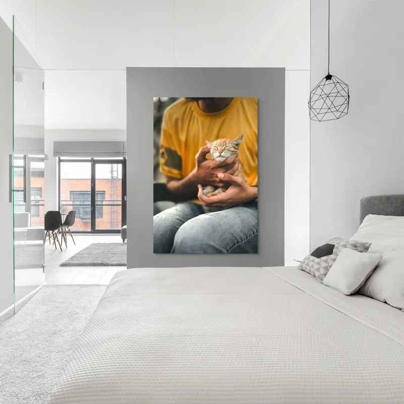 Tablou Canvas, "Pisoi torcând în brațe ocrotitoare", Pisoi, Alintat, Relaxat, Adorabil, Portocaliu, Mângâiere, Liniște, Blândete, 100 x 150 cm – poza 5