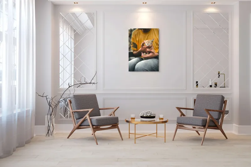 Tablou Canvas, "Pisoi torcând în brațe ocrotitoare", Pisoi, Alintat, Relaxat, Adorabil, Portocaliu, Mângâiere, Liniște, Blândete, 70 x 100 cm – poza 8