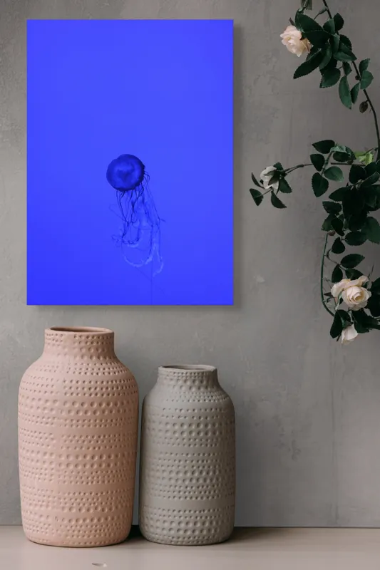 Tablou Canvas, "Meduza în oceanul albastru intens", Meduză, Albastru, Ocean, Lumină, Grație, Contur, Mister, Adâncime, 39 x 54 cm – poza 6