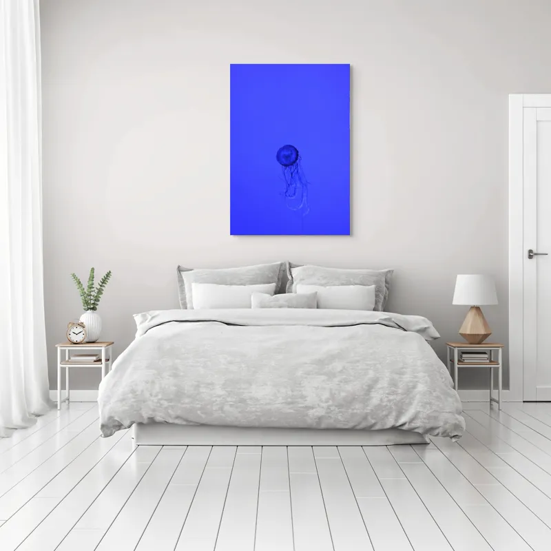 Tablou Canvas, "Meduza în oceanul albastru intens", Meduză, Albastru, Ocean, Lumină, Grație, Contur, Mister, Adâncime, 70 x 100 cm – poza 3