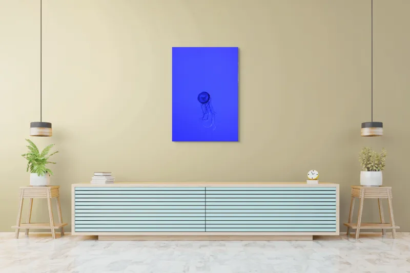Tablou Canvas, "Meduza în oceanul albastru intens", Meduză, Albastru, Ocean, Lumină, Grație, Contur, Mister, Adâncime, 70 x 100 cm – poza 5