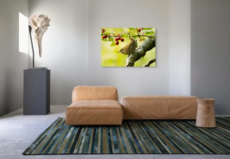 Tablou Canvas, "Micul oaspete pe ramura verii", Pasăre, Crenguță, Frunze, Roșii, Natură, Rândunică, Delicatețe, Echilibru., 100 x 70 cm – poza 7