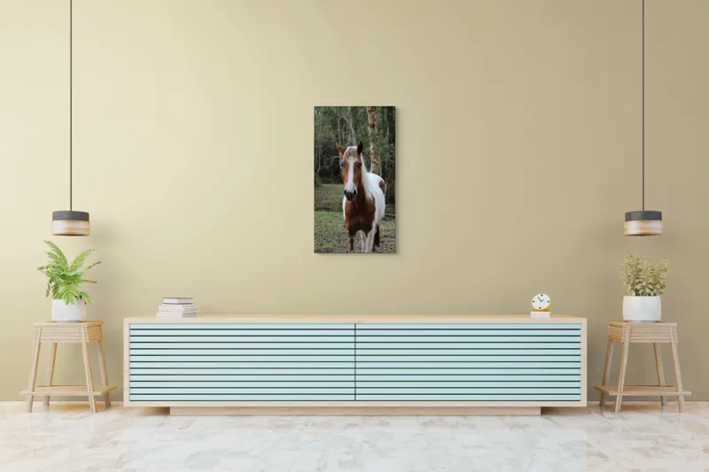 Tablou Canvas, "Cal în pădurea liniștită de vară", Cal, Natură, Pădure, Copaci, Verdeață, Blană Pestriță, Privire, Calm, Liniște, Frumusețe., 50 x 90 cm – poza 6
