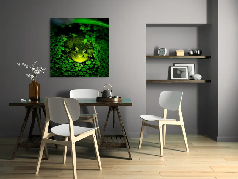 Tablou Canvas, "Prințul broaștelor în habitat natural", Broască, Apă, Vegetație, Verde, Ochi, Natură, Reflexie, Cămuflaj, 100 x 100 cm – poza 6