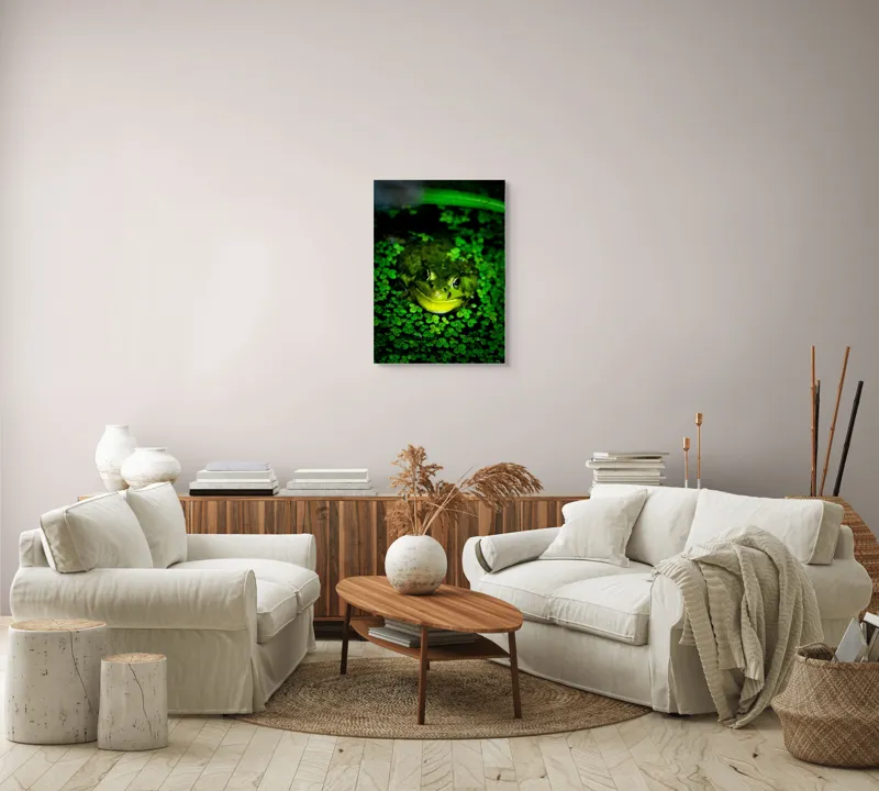 Tablou Canvas, "Prințul broaștelor în habitat natural", Broască, Apă, Vegetație, Verde, Ochi, Natură, Reflexie, Cămuflaj, 50 x 70 cm – poza 4