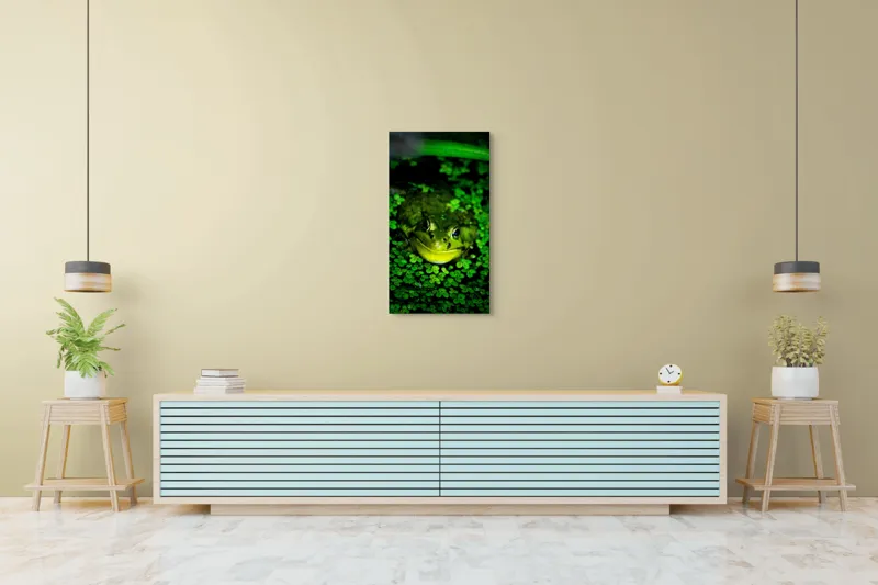 Tablou Canvas, "Prințul broaștelor în habitat natural", Broască, Apă, Vegetație, Verde, Ochi, Natură, Reflexie, Cămuflaj, 50 x 90 cm – poza 6