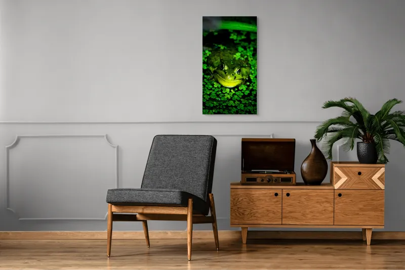 Tablou Canvas, "Prințul broaștelor în habitat natural", Broască, Apă, Vegetație, Verde, Ochi, Natură, Reflexie, Cămuflaj, 50 x 90 cm – poza 8