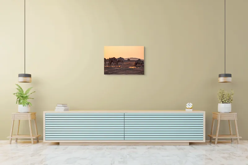 Tablou Canvas, "Caravana cămilelor în deșertul arămiu", Deșert, Cămile, Apus, Nisip, Linie, 70 x 50 cm – poza 7