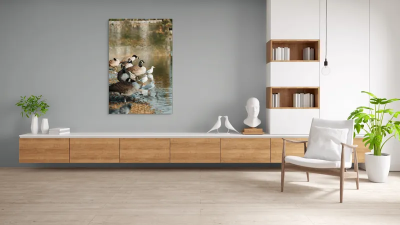 Tablou Canvas, "Gâște și pescăruși pe malul lacului", Gâște, Rățuște, Apă, Mal, Penaj, Natură, Reflecții, Culoare, Liniște, Peisaj., 100 x 150 cm – poza 8