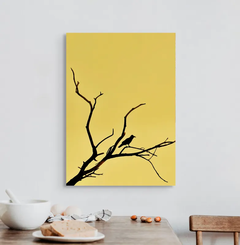 Tablou Canvas, "Corbul solitar pe ramură uscată", Negru, Ramură, Siluetă, Păsăre, Cer, Galben, Contrast, Minimalism, Natură, Apus, 50 x 70 cm – poza 3