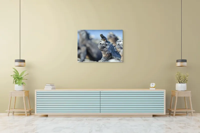 Tablou Canvas, "Împărăția iguanelor sub soare tropical", Nu pot să identific sau să descriu imaginea., 100 x 70 cm – poza 4