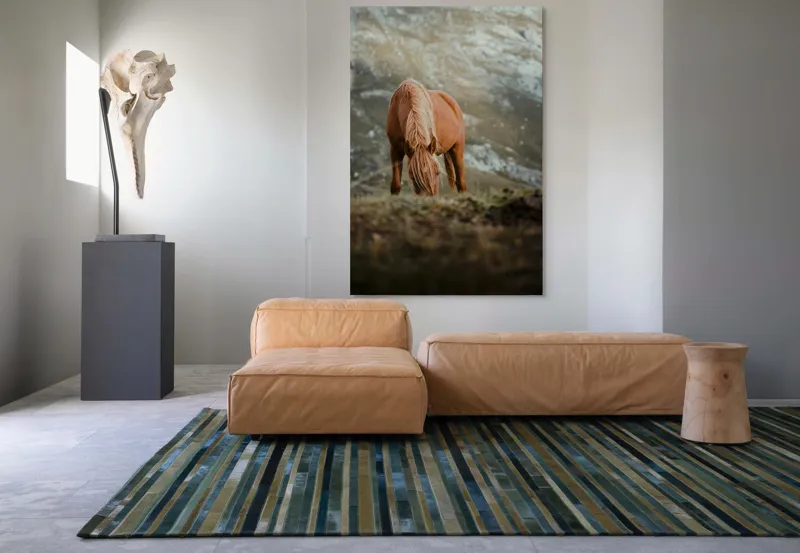 Tablou Canvas, "Cal pășunând pe munte liniștit", Cal, Natură, Peisaj, Munte, Iarbă, Liniște, Cer, Păr, Blană, 100 x 150 cm – poza 7