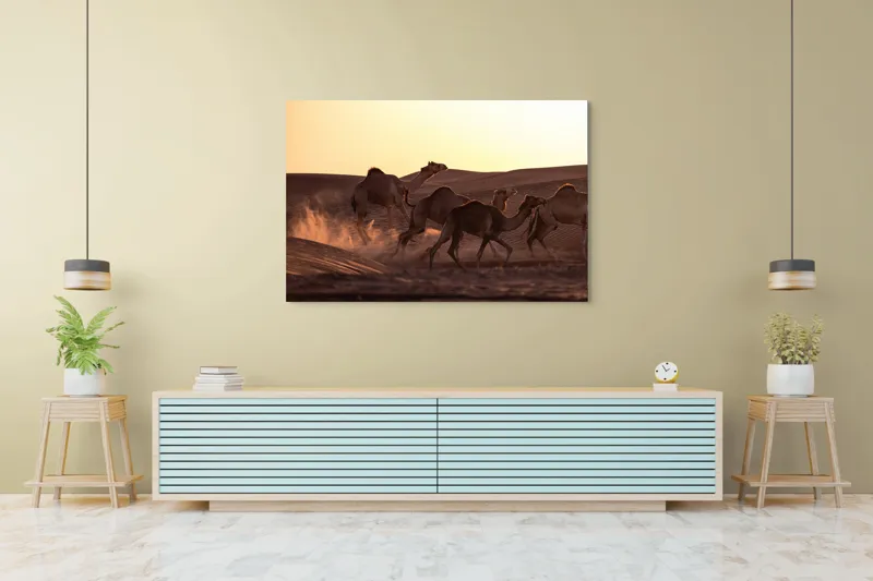 Tablou Canvas, "Caravana de cămile în deșertul auriu", Camile, Deșert, Amurg, Nisip, Aventură, 150 x 100 cm – poza 6