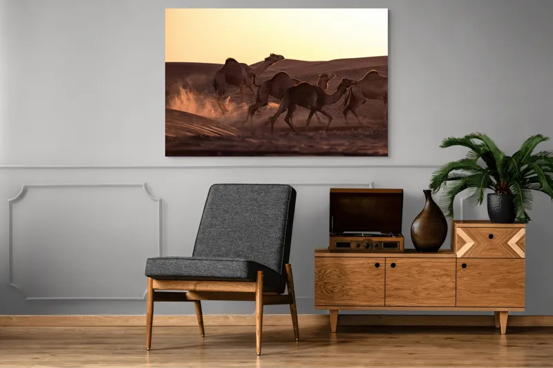 Tablou Canvas, "Caravana de cămile în deșertul auriu", Camile, Deșert, Amurg, Nisip, Aventură, 150 x 100 cm – poza 8