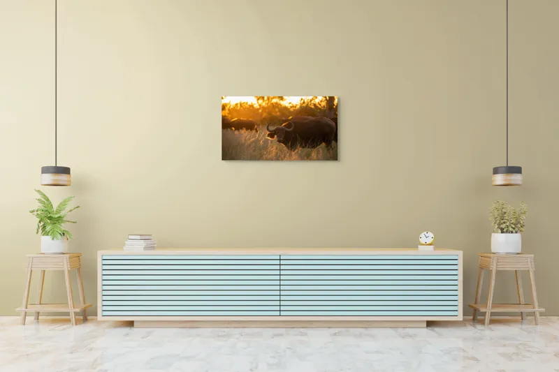 Tablou Canvas, "Aventura bivolilor la apus de soare", Buffalo, Apus, Savana, Iarbă, Siluetă, Serenitate, Natură, Seară, Lumină, Peisaj, 90 x 50 cm – poza 5