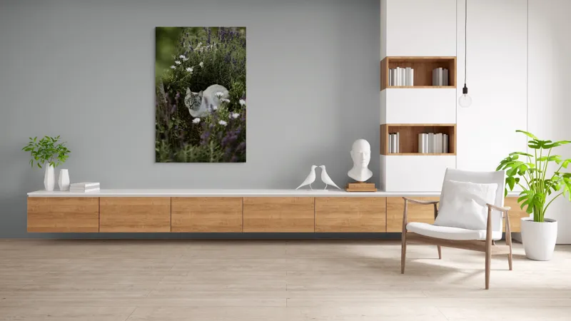 Tablou Canvas, "Pisica odihnindu-se printre lavande.", Pisică, Lavandă, Flori, Grădină, Relaxare, Natură, Ochii, Blană, Verdeață, Mister., 100 x 150 cm – poza 8