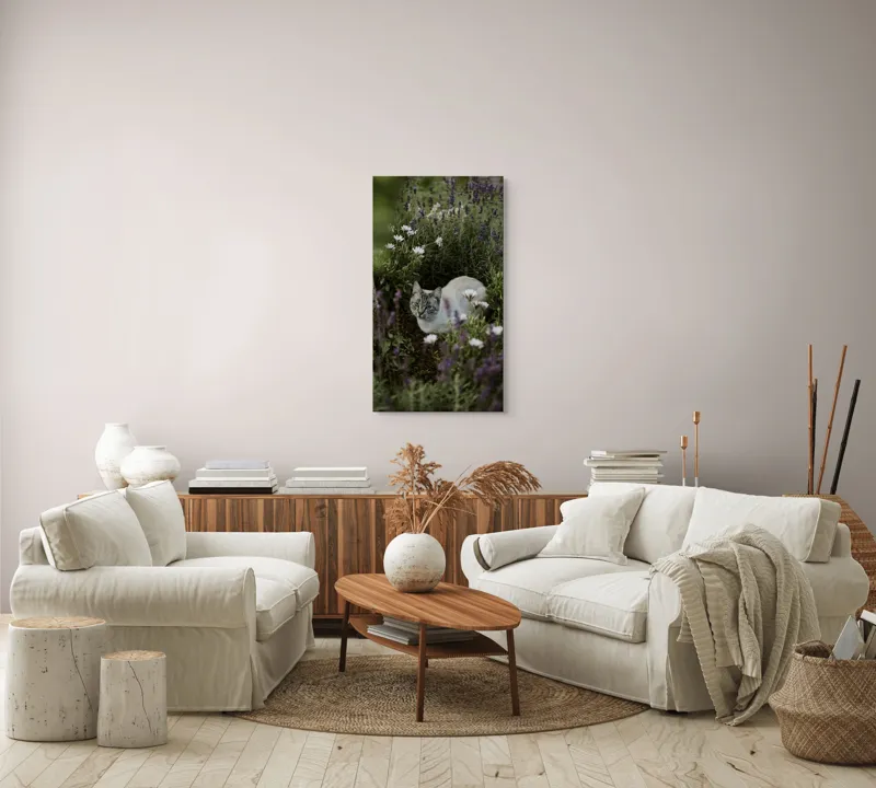 Tablou Canvas, "Pisica odihnindu-se printre lavande.", Pisică, Lavandă, Flori, Grădină, Relaxare, Natură, Ochii, Blană, Verdeață, Mister., 50 x 90 cm – poza 7