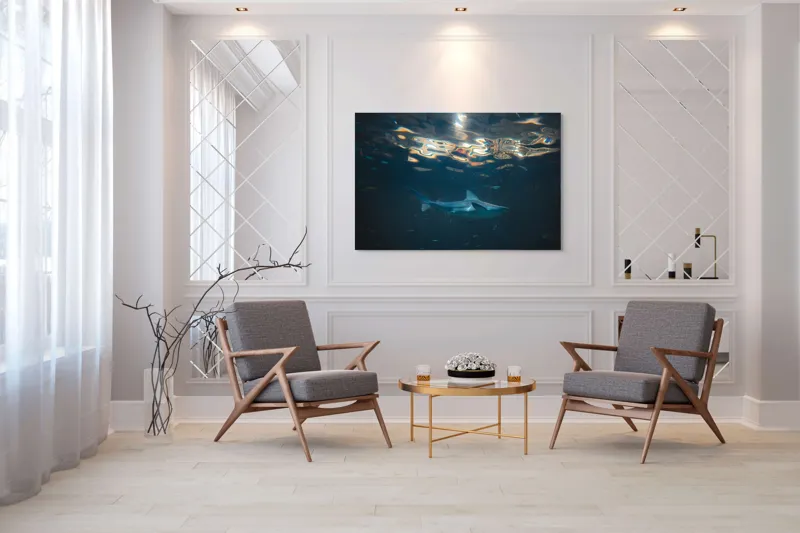 Tablou Canvas, "Rechin singuratic în adâncurile oceanului", Mister, Grație, Lumină, Adâncime, Reflexii, Serenitate, Prădător, Ocean, Albastru, Contemplare, 150 x 100 cm – poza 7