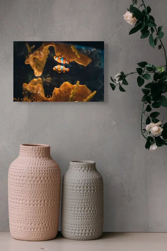 Tablou Canvas, "Pești clovn în adâncuri marine", Pești, Clovn, Coral, Acvariu, Ocean, Portocaliu, Alb, Negru, 39 x 26 cm – poza 4