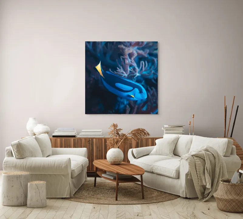 Tablou Canvas, "Peștișor azuriu în adâncurile oceanului", Albastru, Vibrant, Coral, Acvatic, Înotător, Oceanic, Exotism, Grație, Eleganță, Natură, 100 x 100 cm – poza 3