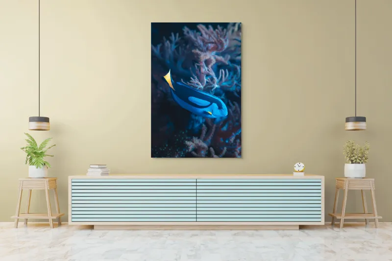 Tablou Canvas, "Peștișor azuriu în adâncurile oceanului", Albastru, Vibrant, Coral, Acvatic, Înotător, Oceanic, Exotism, Grație, Eleganță, Natură, 100 x 150 cm – poza 4