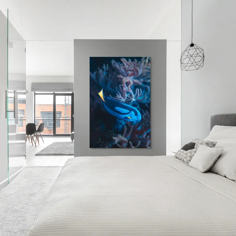 Tablou Canvas, "Peștișor azuriu în adâncurile oceanului", Albastru, Vibrant, Coral, Acvatic, Înotător, Oceanic, Exotism, Grație, Eleganță, Natură, 100 x 150 cm – poza 5