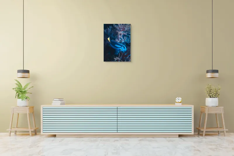 Tablou Canvas, "Peștișor azuriu în adâncurile oceanului", Albastru, Vibrant, Coral, Acvatic, Înotător, Oceanic, Exotism, Grație, Eleganță, Natură, 50 x 70 cm – poza 6