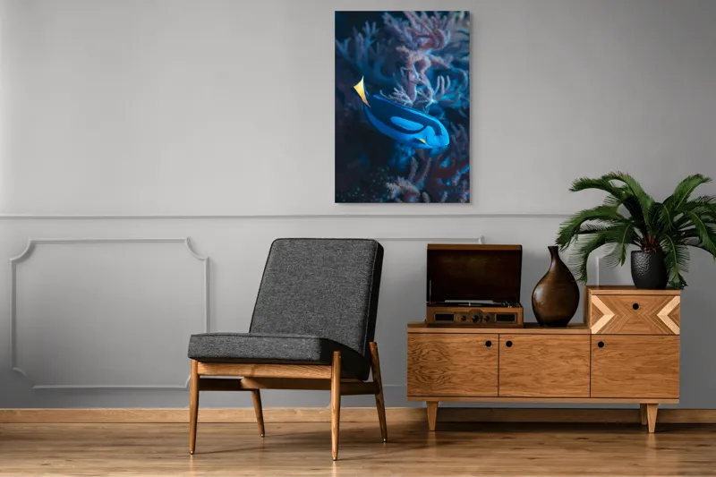 Tablou Canvas, "Peștișor azuriu în adâncurile oceanului", Albastru, Vibrant, Coral, Acvatic, Înotător, Oceanic, Exotism, Grație, Eleganță, Natură, 70 x 100 cm – poza 6